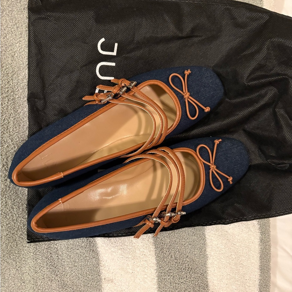 Elegant Denim and Tan Women's Flats